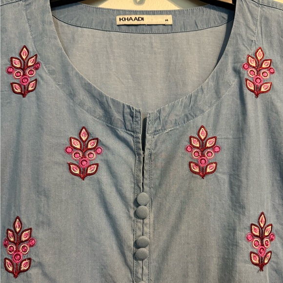 Pakistani Khaadi kurta - Picture 2 of 3